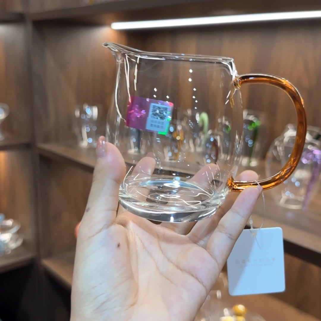 禾器澄然琥珀色。。。