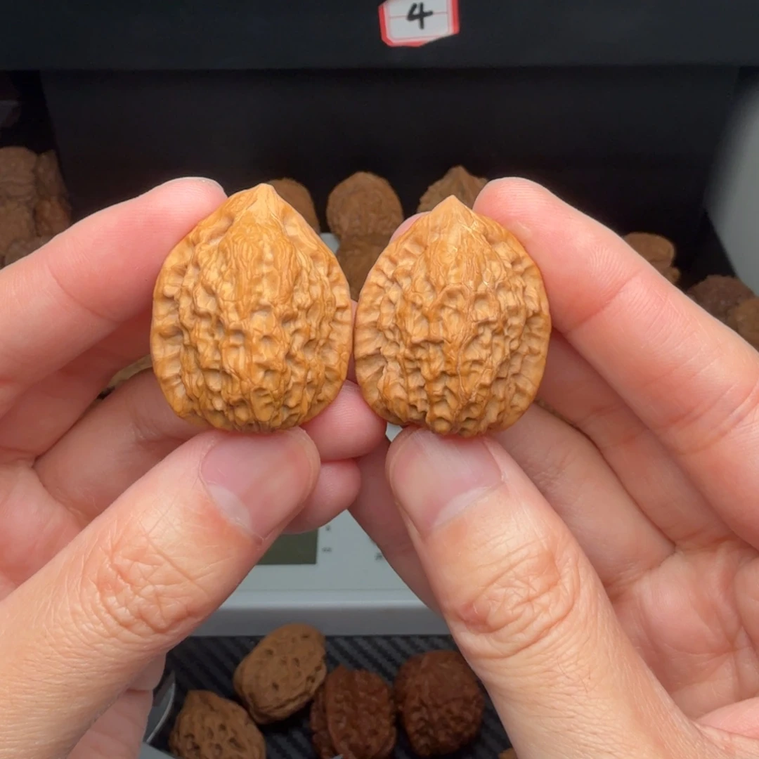 文玩核桃把件手捻鸡心边28