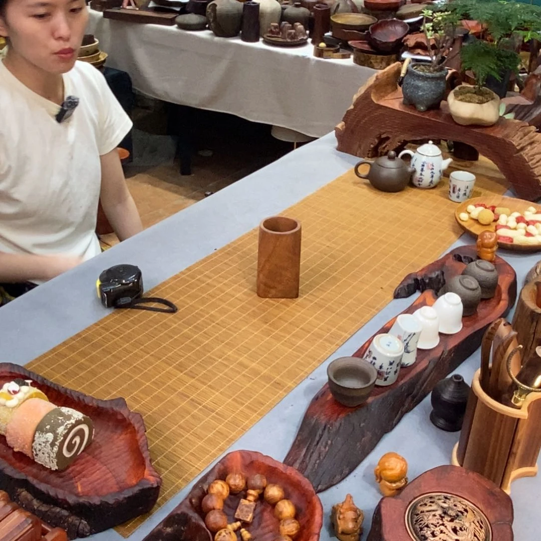 南美胡桃木实木笔筒
