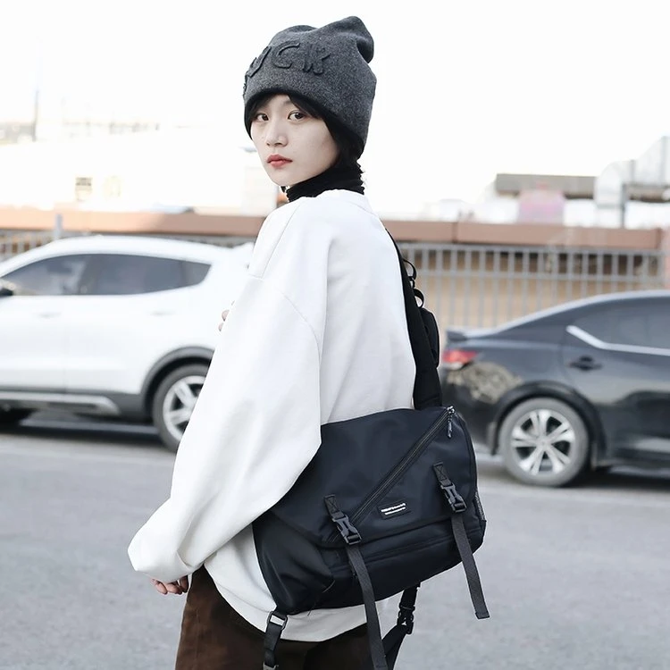 单肩斜挎包男机能邮差包潮牌女挎包ins潮酷大容量休闲学生