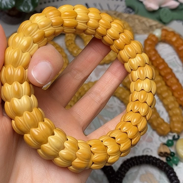 猴头核桃吊坠莲花