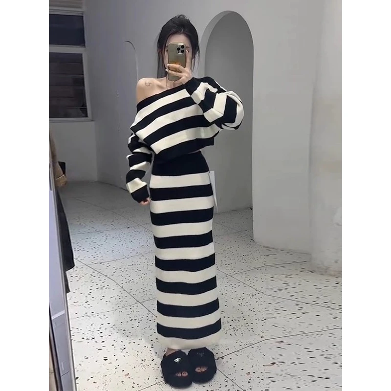 2025冬季韩版气质短款露肩条纹针织毛衣高腰包臀半身裙辣妹两件套