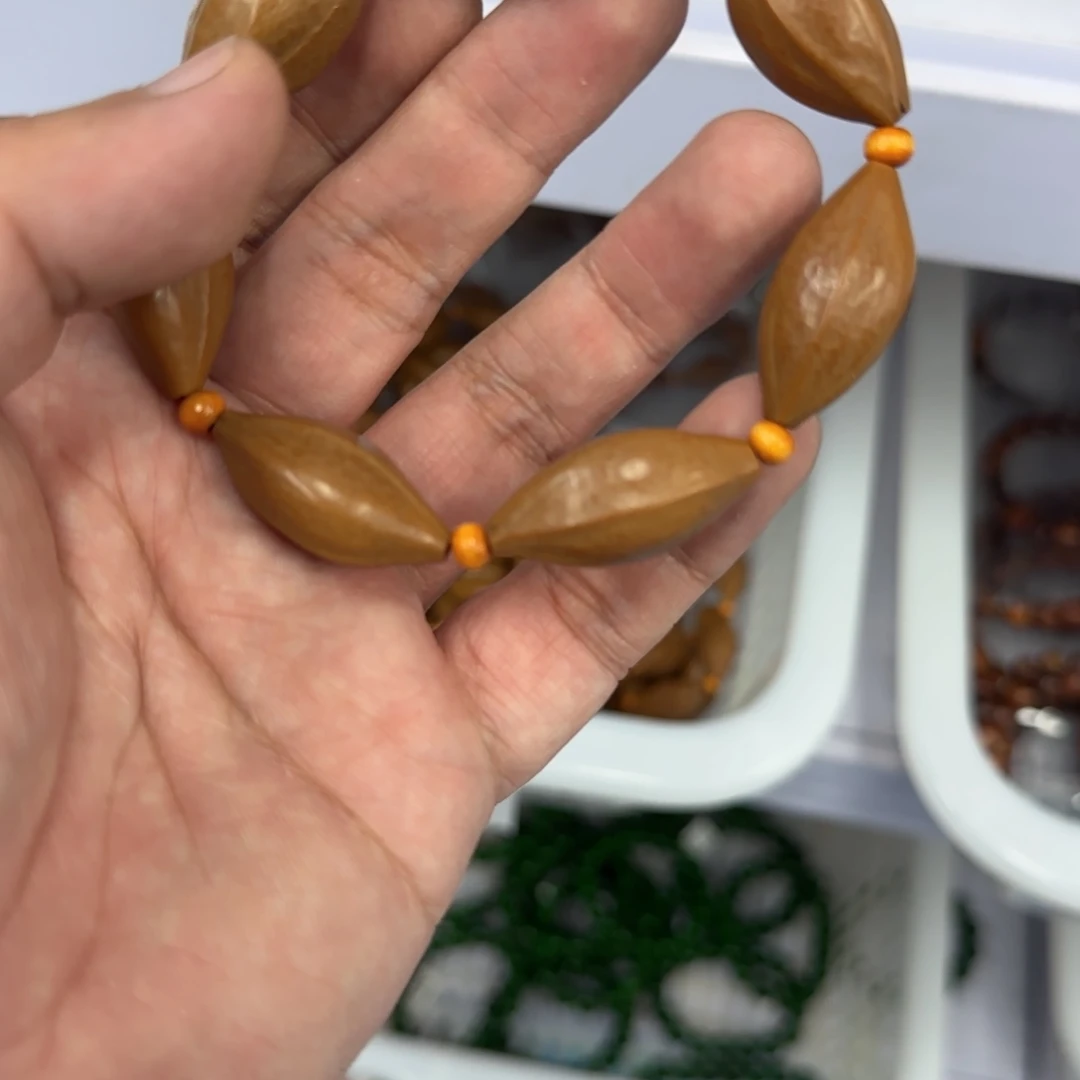 白玉菩提吊坠黄色131