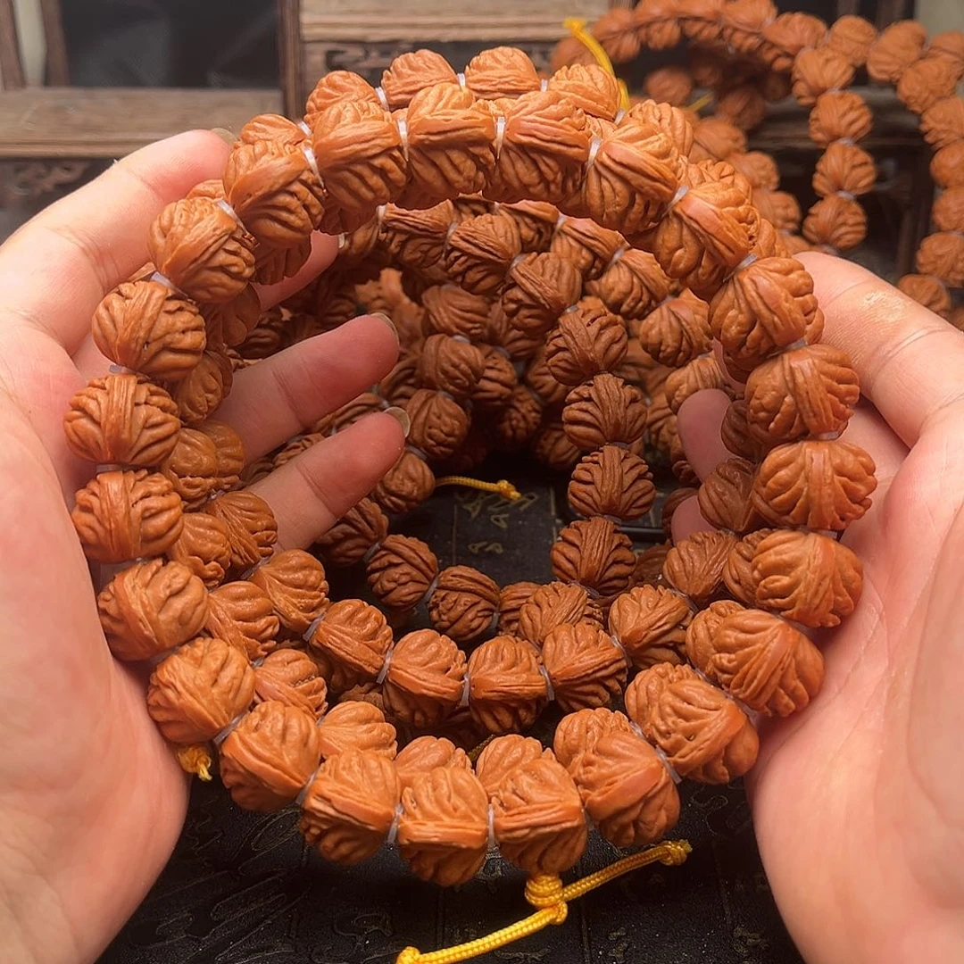 桃核吊坠桃和手持