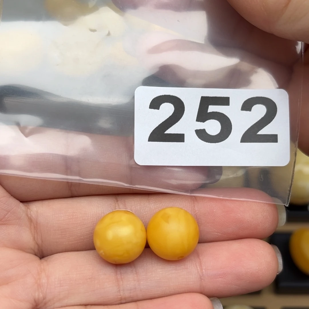 蜜蜡裸石未镶嵌S***r微瑕12.7