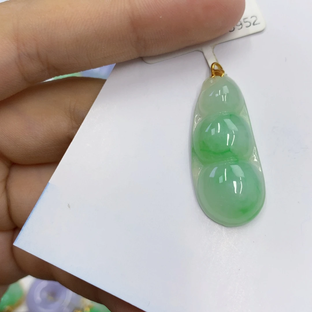 翡翠18K金镶嵌颈饰翡翠