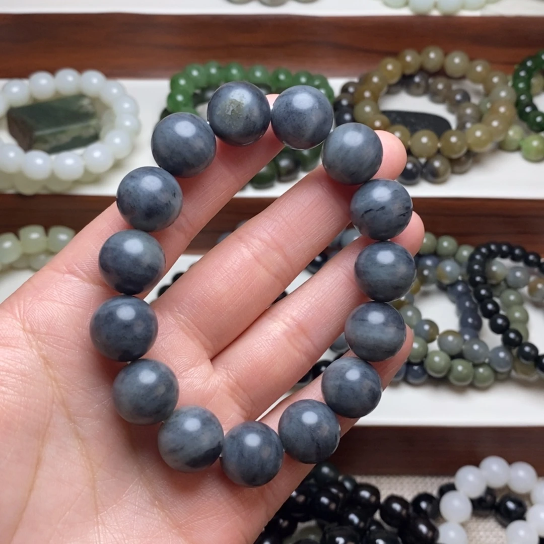 ～***里和田玉未镶嵌手串