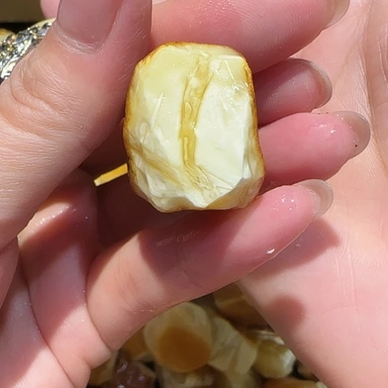 定制琥珀未镶嵌璃**＂蜜蜡