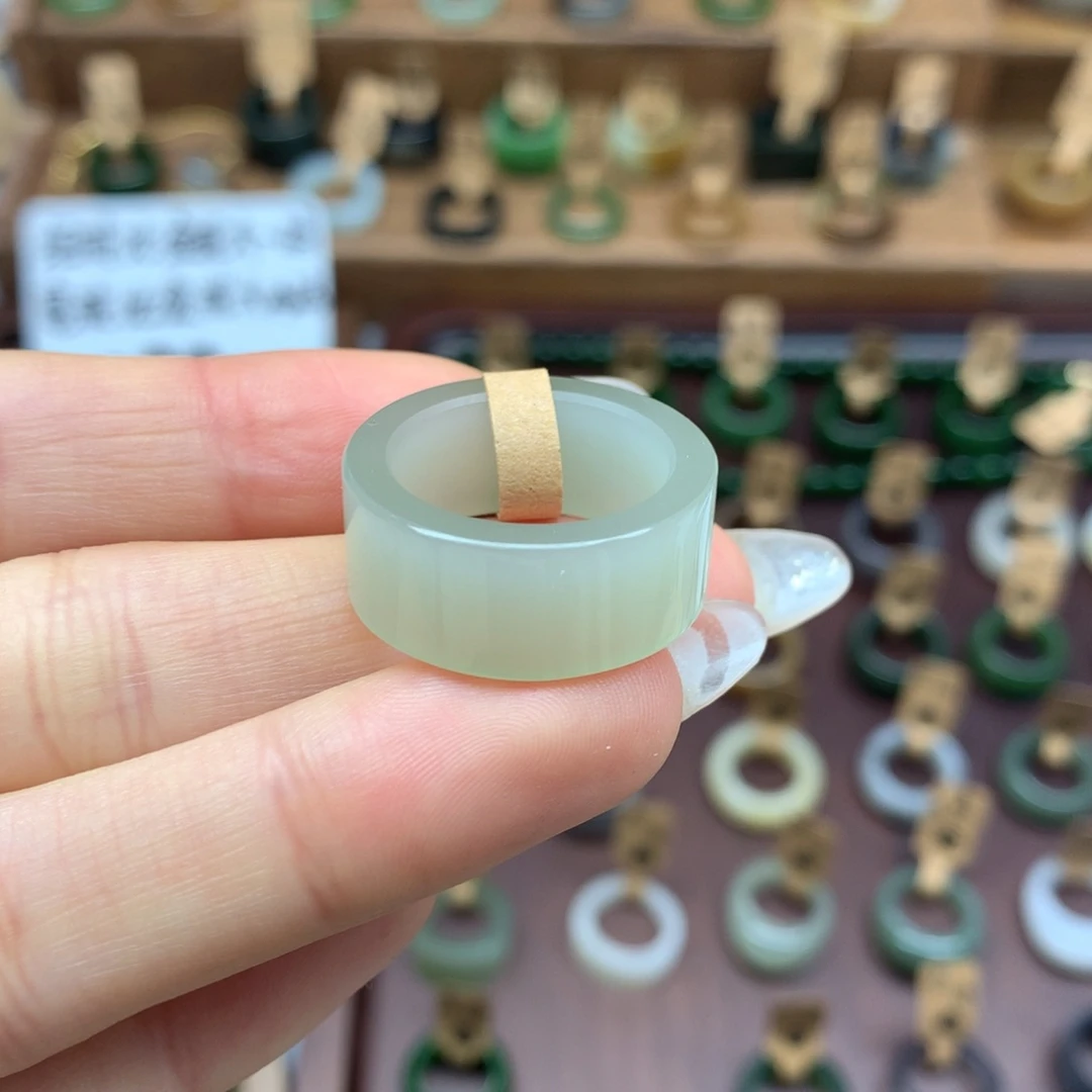 和田玉戒指未镶嵌青提