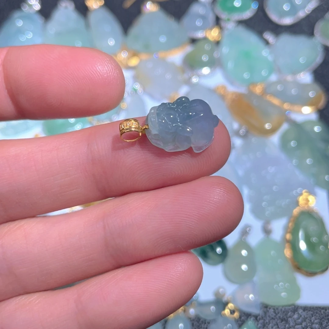 翡翠颈饰18K金镶嵌居**人翡翠