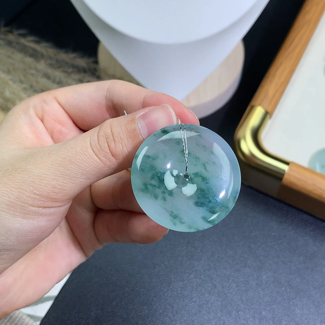 翡翠未镶嵌颈饰平安扣