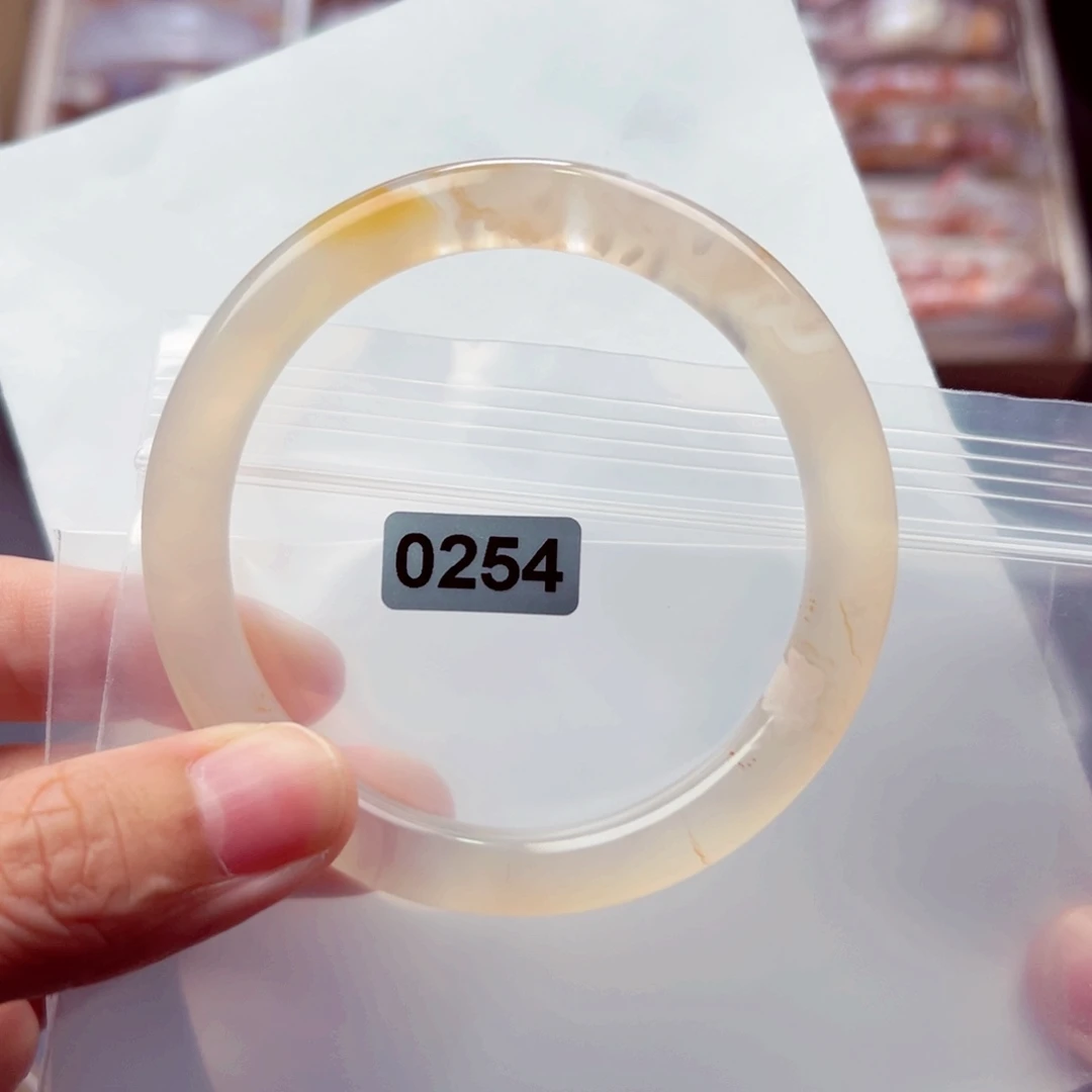 未镶嵌手镯玛瑙/玉髓?**贝