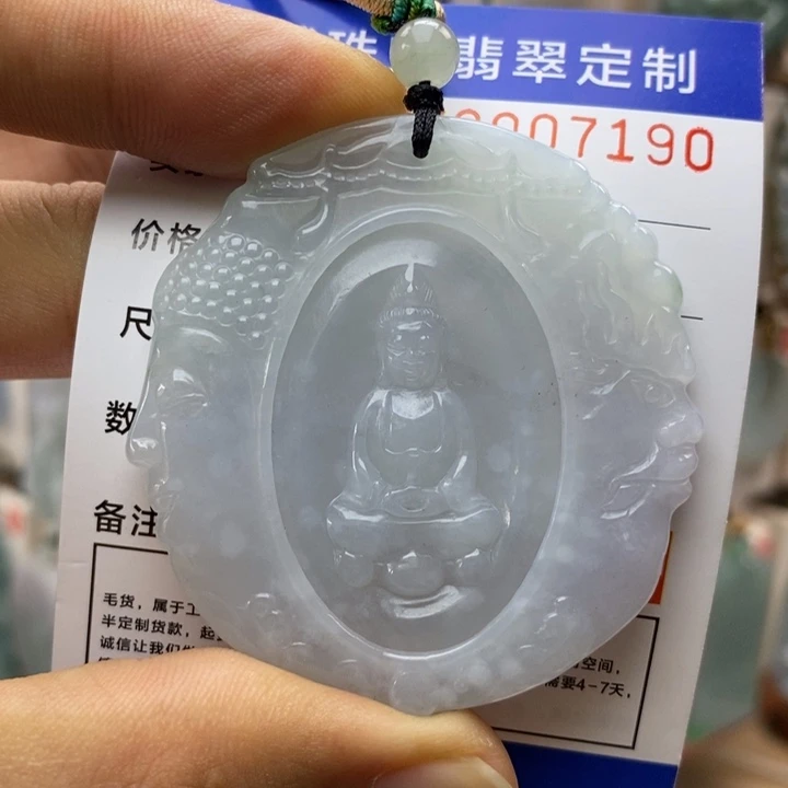 翡翠未镶嵌颈饰每天