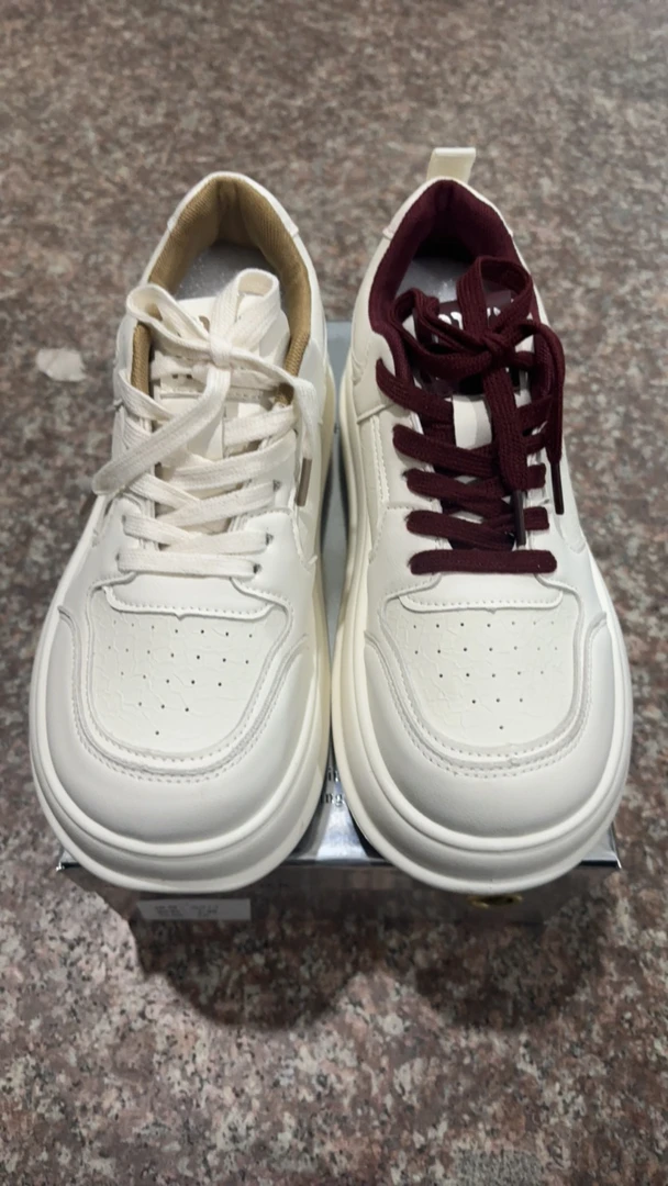 君君春款板鞋8011跟高4厘米