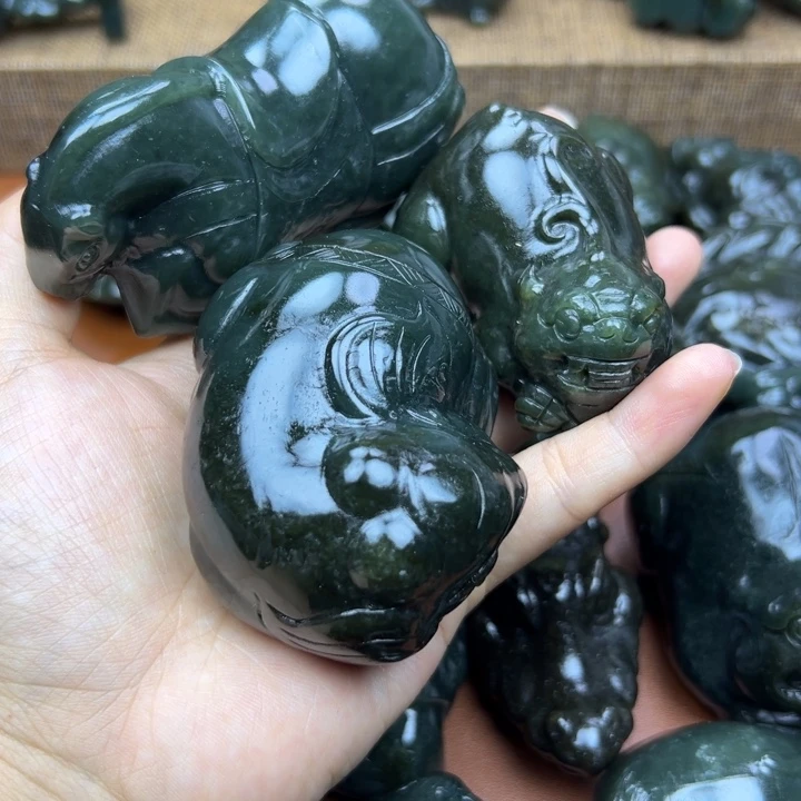 延***人和田玉（糖玉）未镶嵌挂件