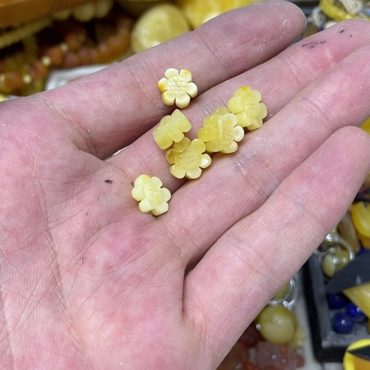 未镶嵌蜜蜡裸石多样性发货2个