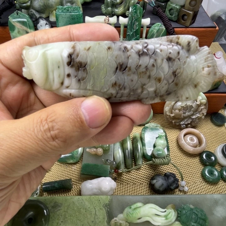 独山玉未镶嵌珠宝半成品