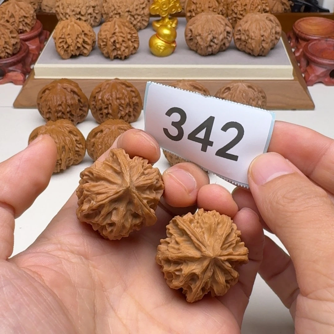 文玩核桃吊坠三棱34