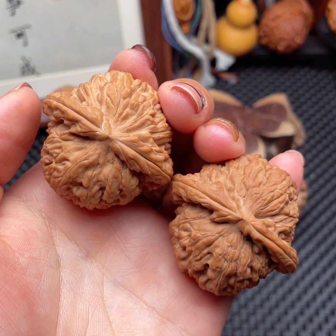 2***.吊坠文玩核桃全品三角白