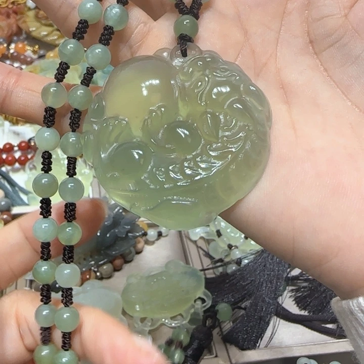 蛇纹石玉吊坠未镶嵌