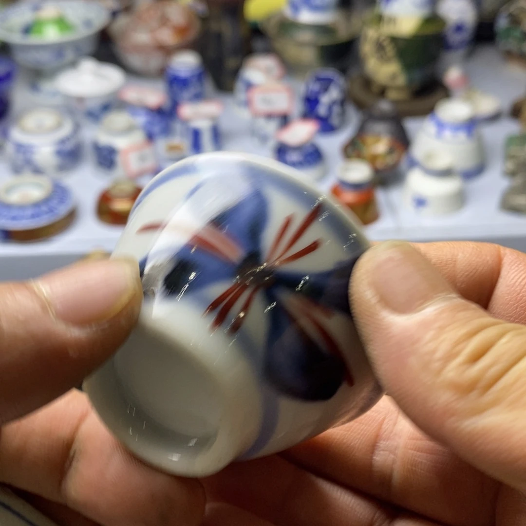 瓷片一天只喝一点奶茶和两块奶茶一