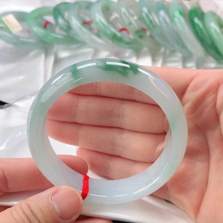 翡翠手镯未镶嵌缅甸A货翡翠手镯