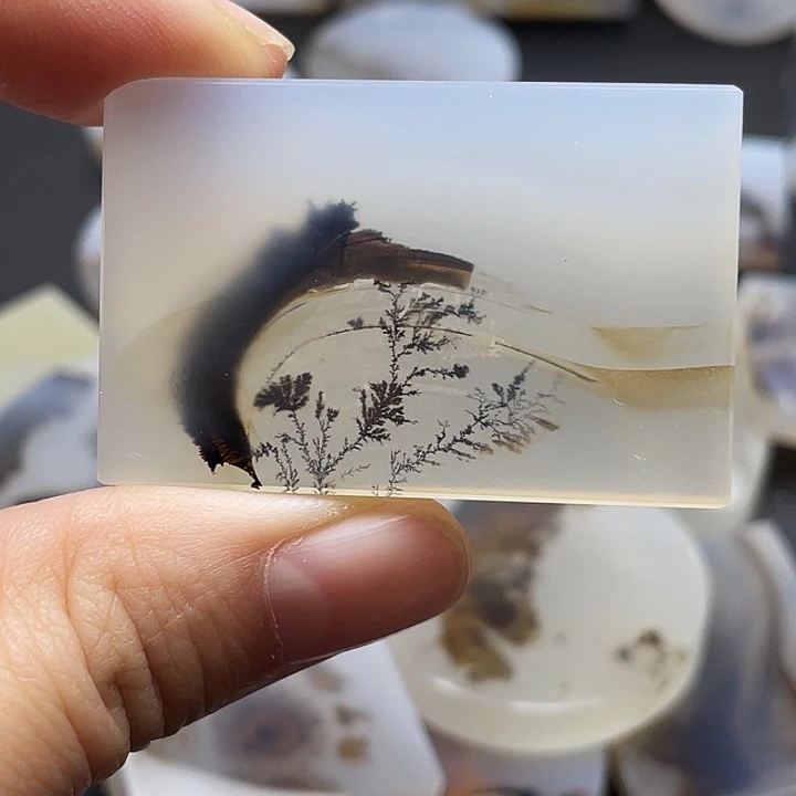 y***-玛瑙/玉髓未镶嵌颈饰