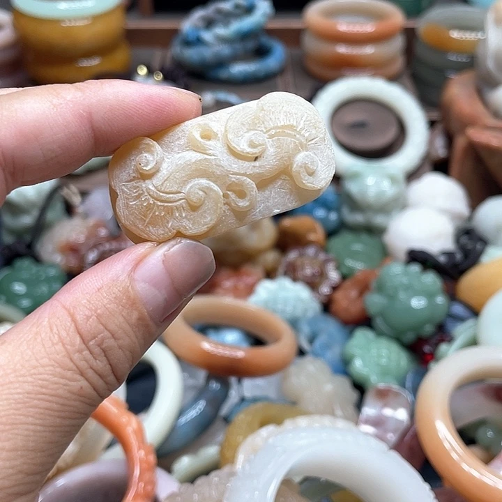 石英质玉手镯合金妖****?