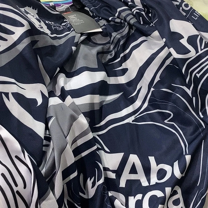 蓝色步步钓鱼服一件