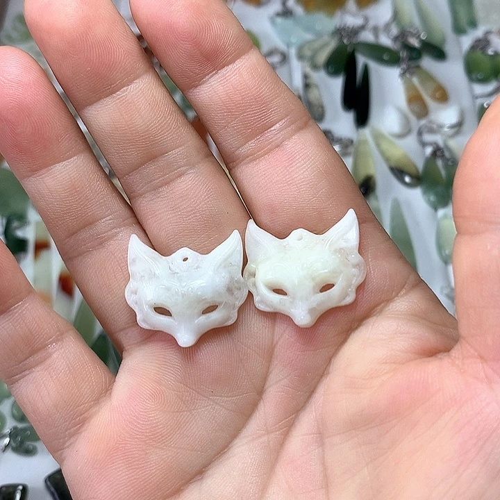 蛇纹石玉未镶嵌耳环