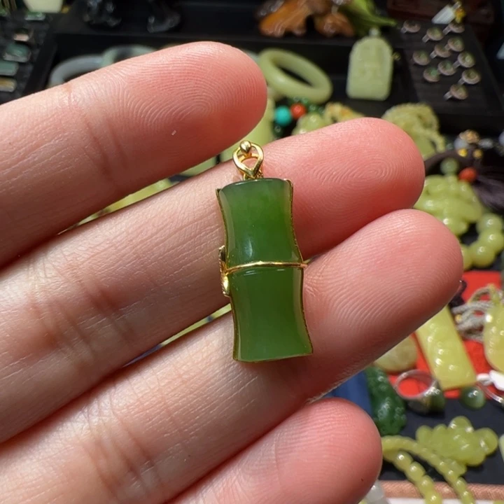 和田玉（碧玉）颈饰18K金镶嵌