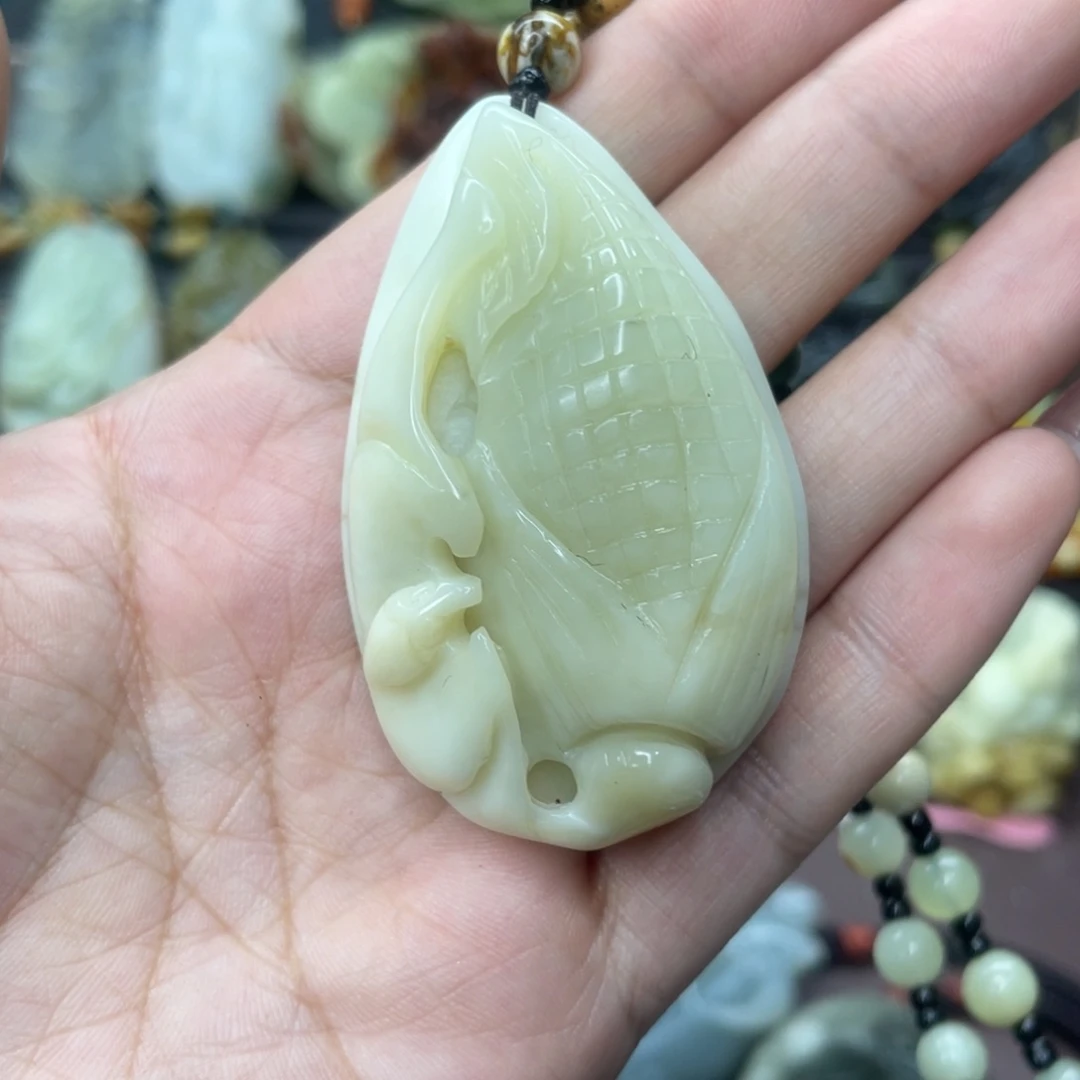 蛇纹石玉颈饰未镶嵌