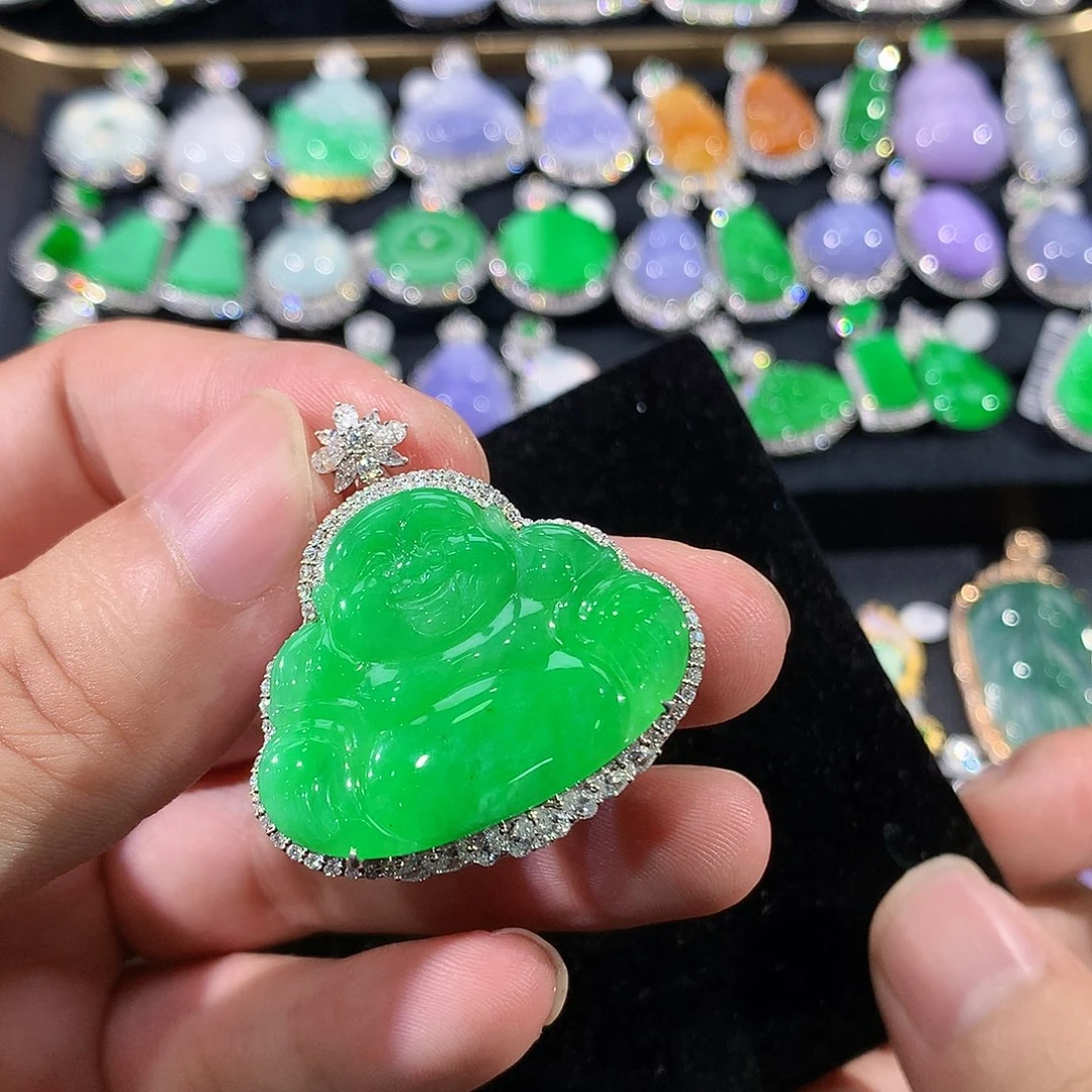 翡翠18K金镶嵌颈饰