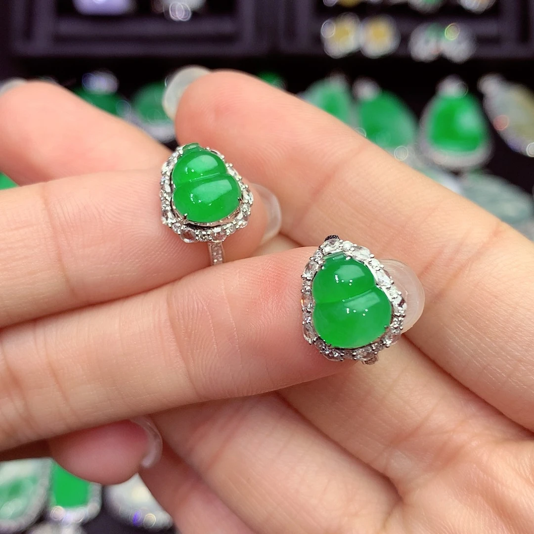 翡翠18K金镶嵌吊坠(赠链)