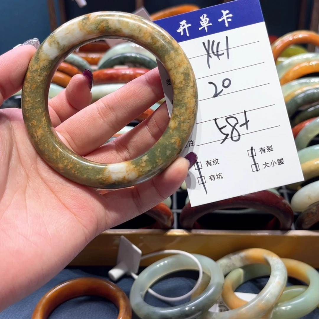 蛇纹石玉手镯未镶嵌风****王