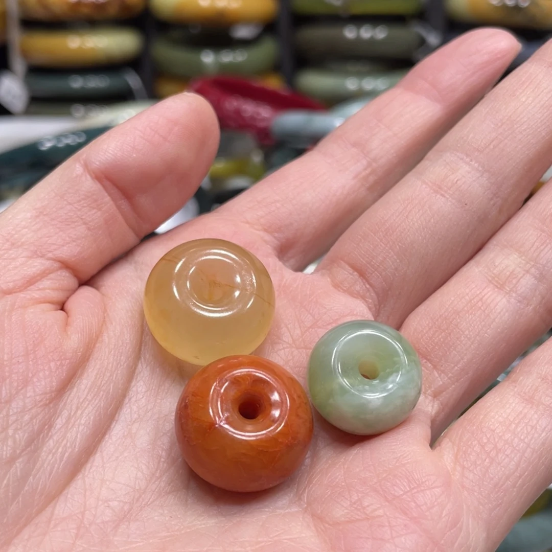 蛇纹石玉颈饰未镶嵌瑕