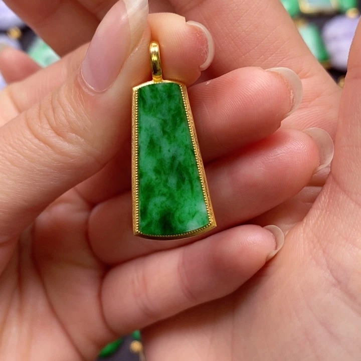 翡翠颈饰未镶嵌吊坠