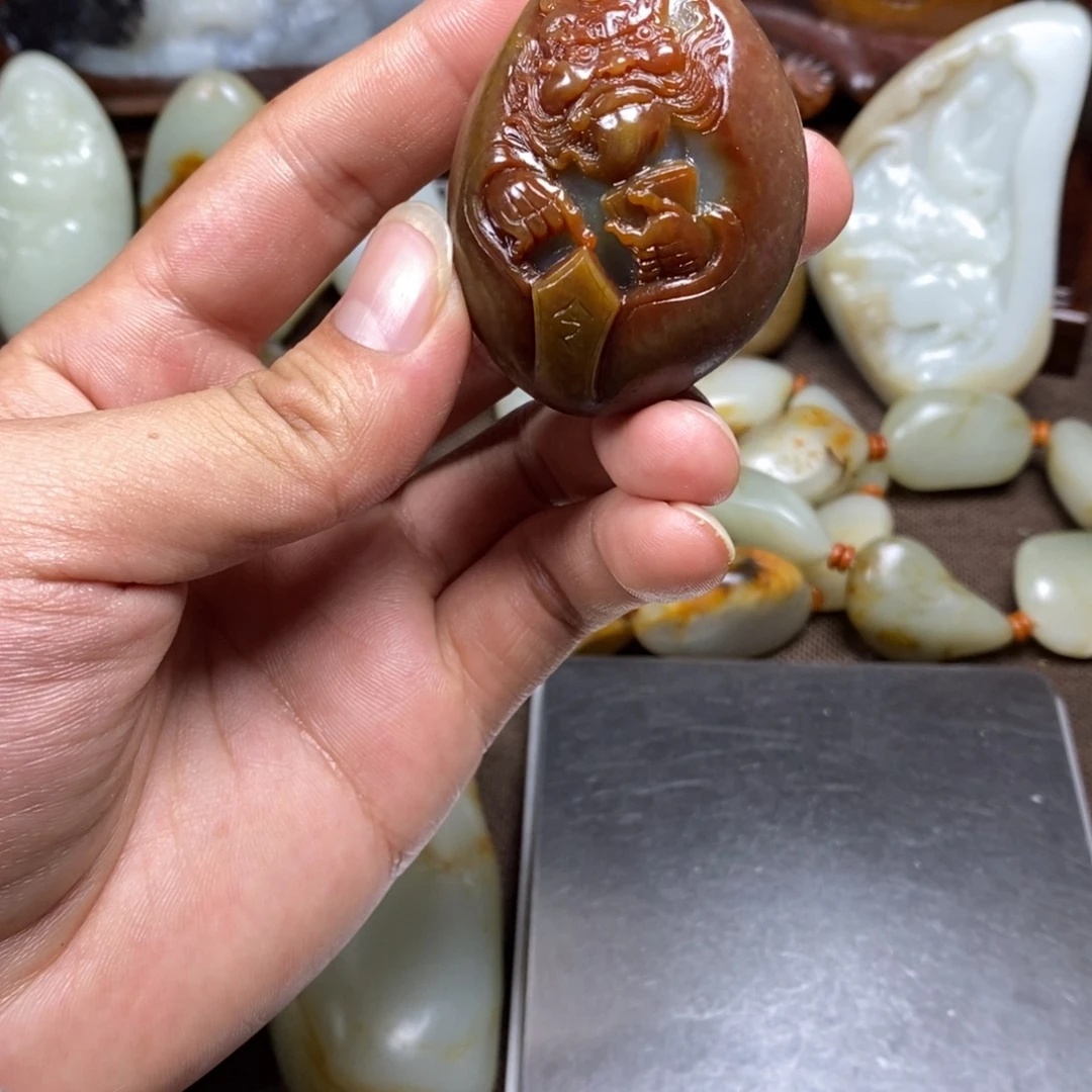 和田玉未镶嵌把件