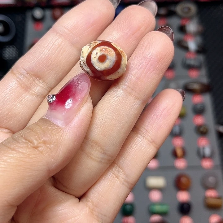 未镶嵌玛瑙/玉髓珠宝半成品唐*。