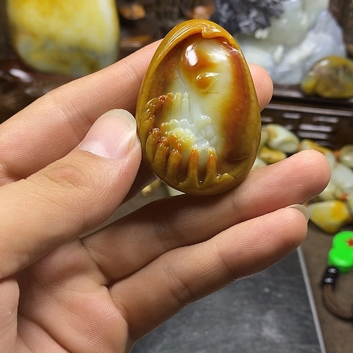 和田玉未镶嵌把件