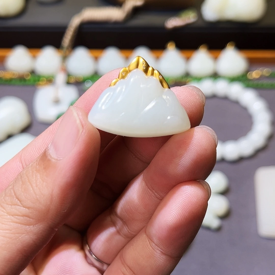 和田玉18K金镶嵌颈饰