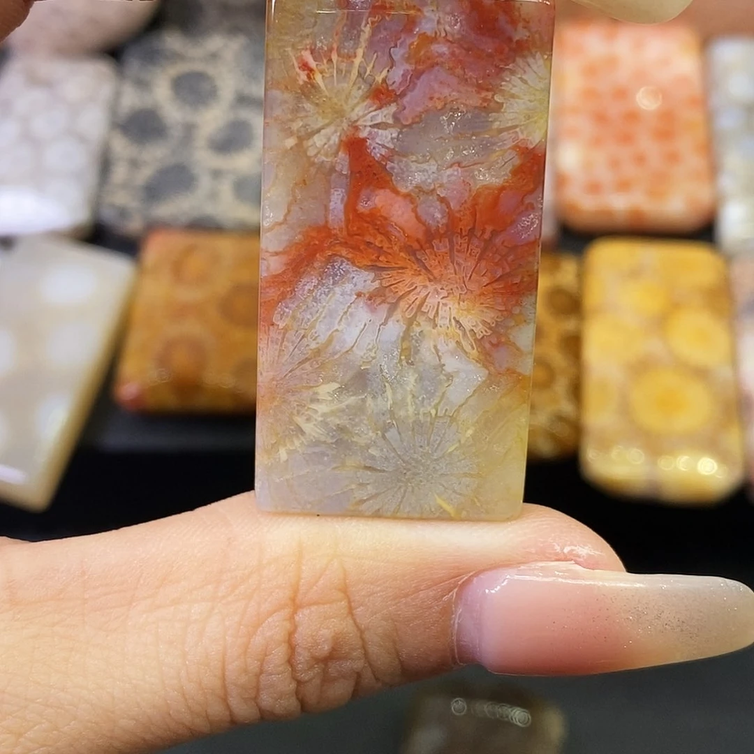 硅化玉颈饰合金温*言