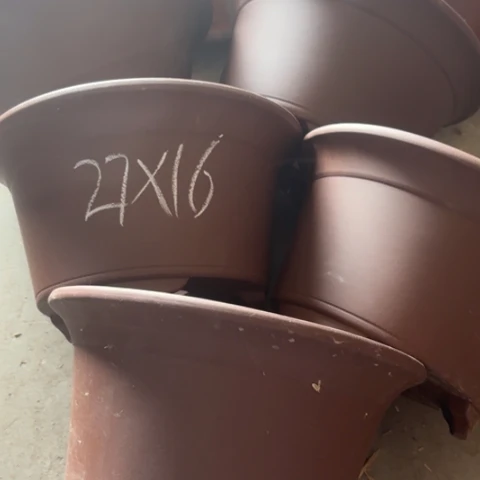 紫砂花盆100-5。        27-16