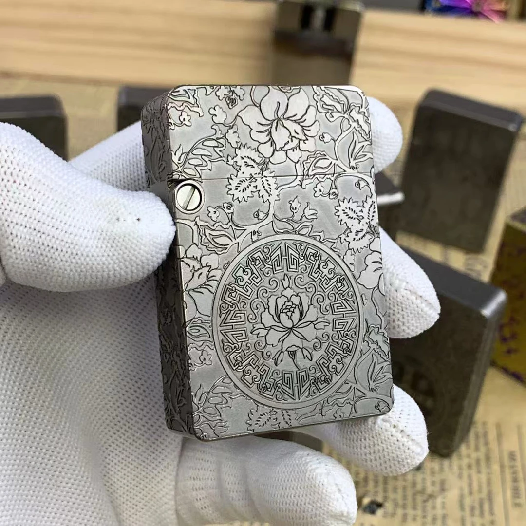 虎鲨钛合金深雕花开富贵老式砂轮点火防风仿古煤油打火机银色手雕