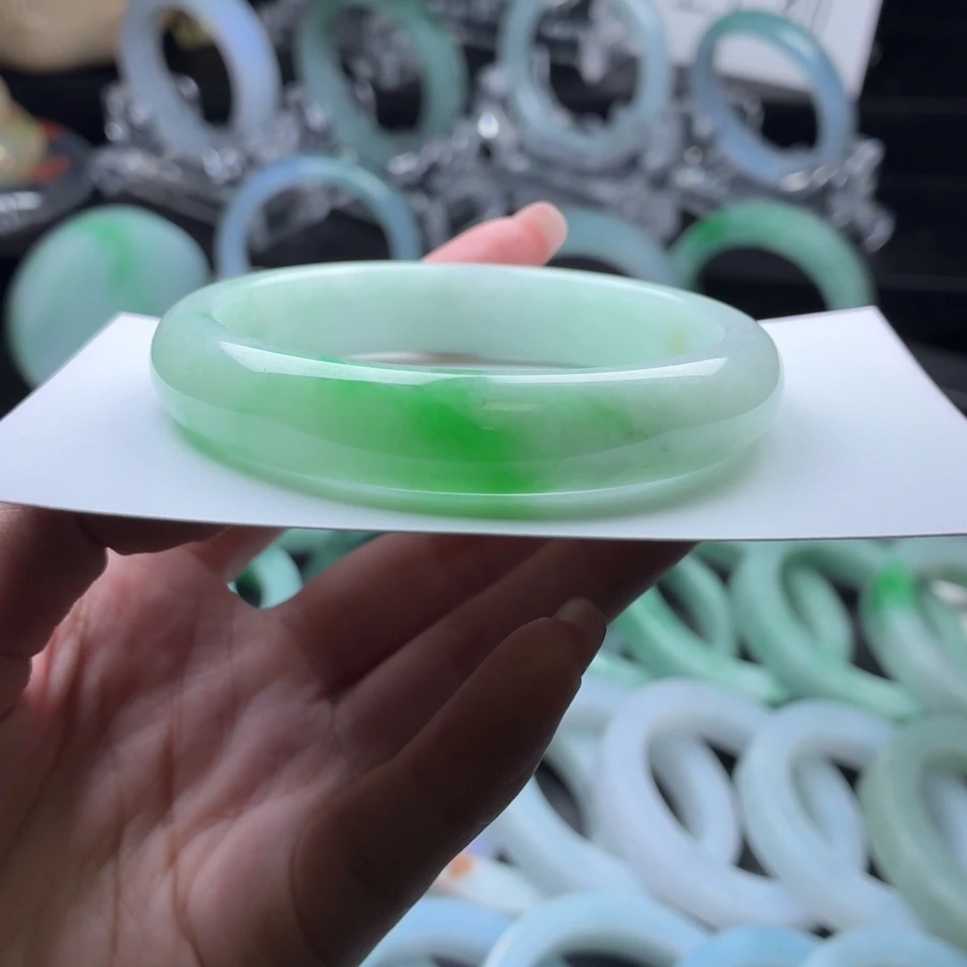 恩***硕未镶嵌天然缅甸Ａ货翡翠定制翡翠