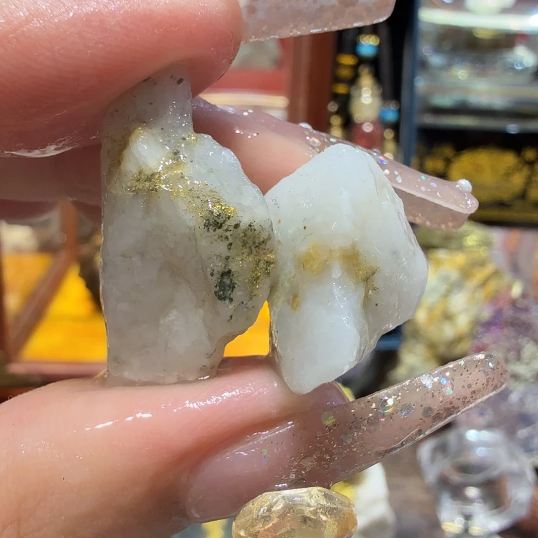 d8.9g左右聚金阁天然明金矿标