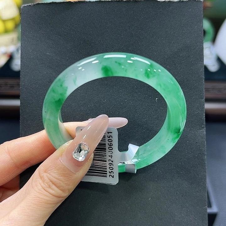 石英质玉（非洲翠）未镶嵌手镯50-51