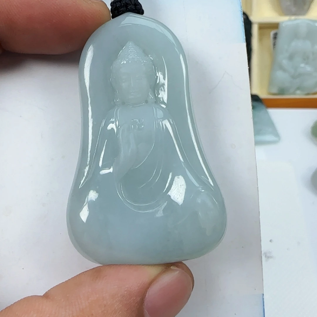 翡翠未镶嵌颈饰，