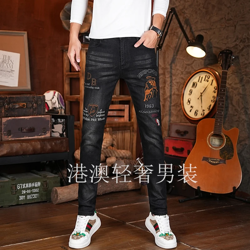 香港高端黑色刺绣牛仔裤男秋季2025爆款潮牌修身百搭小脚裤子男