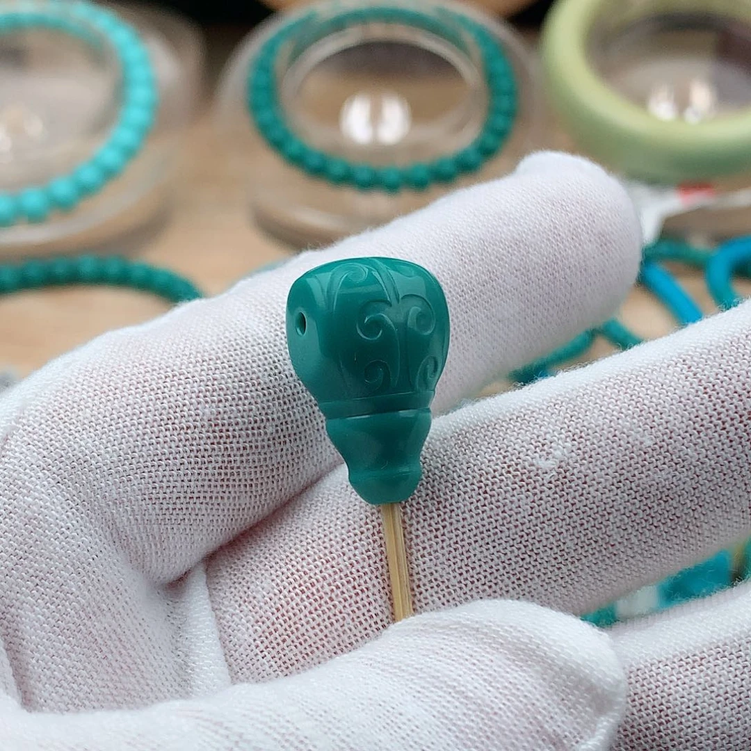 绿松石颈饰未镶嵌